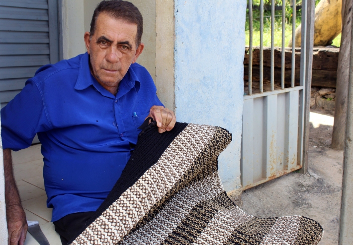 Geraldo Ibraim, um dos primeiros a produzir tapetes na região